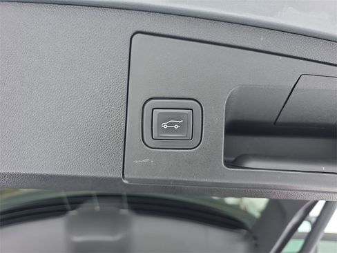 Certified 2024 Cadillac XT4 Premium Luxury image 13