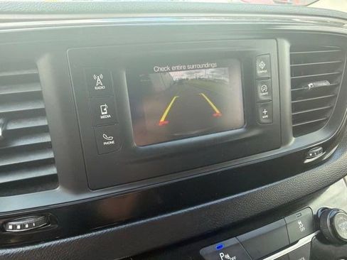 Used 2017 Chrysler Pacifica Touring-L FWD image 22
