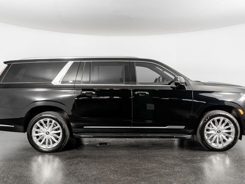 Used 2024 Cadillac Escalade ESV Premium Luxury image 5