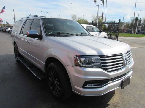 Used 2015 Lincoln Navigator L 4WD image 3