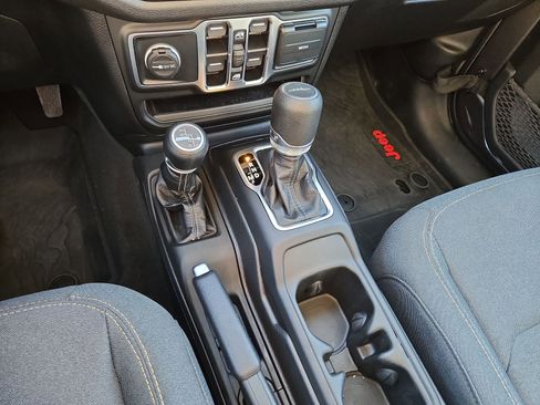 Used 2025 Jeep Gladiator Sport image 22