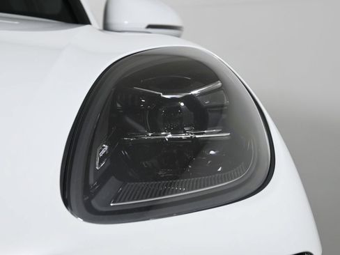 Used 2026 Porsche Macan AWD/4WD image 11