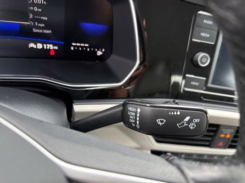 Certified 2023 Volkswagen Jetta SE image 33