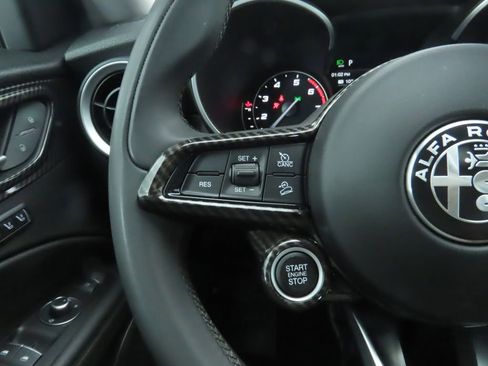 Used 2020 Alfa Romeo Stelvio image 11