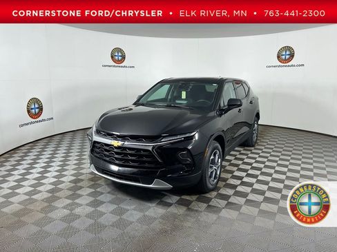 Used 2025 Chevrolet Blazer LT AWD/4WD image 1