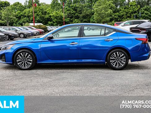 Used 2025 Nissan Altima 2.5 SV FWD image 9