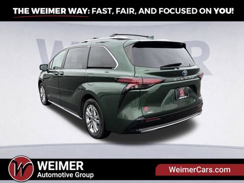 Used 2021 Toyota Sienna Platinum AWD/4WD image 3