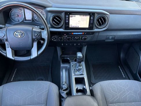 Used 2016 Toyota Tacoma TRD Off-Road w/ Premium & Technology Package AWD/4WD image 3