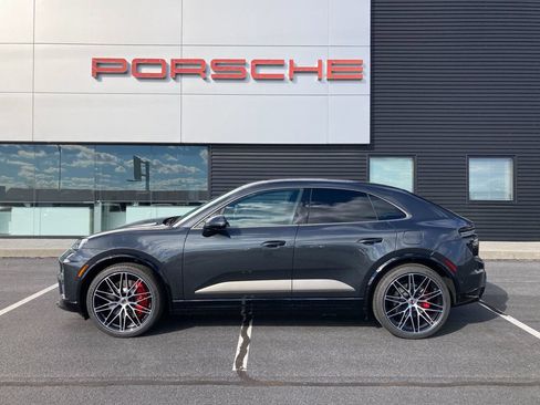 Used 2025 Porsche Macan Turbo Electric AWD/4WD image 2