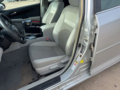Used 2013 Toyota Camry LE image 12