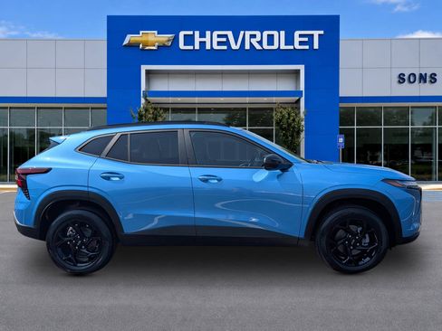 New 2026 Chevrolet Trax LT w/ Midnight Edition FWD image 4