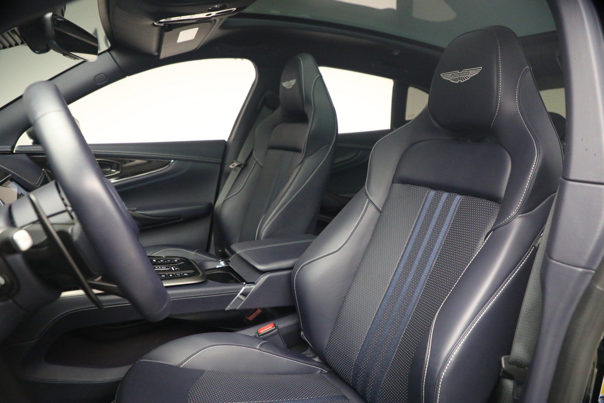 Used 2025 Aston Martin DBX 707 AWD/4WD image 15