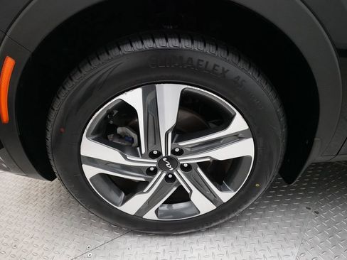 Certified 2023 Kia Sorento SX Prestige w/ Panoramic Sunroof Package AWD/4WD image 27