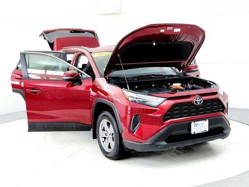 Used 2025 Toyota RAV4 XLE image 9