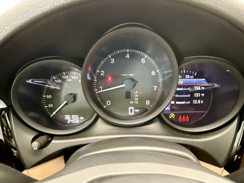 Used 2022 Porsche Macan AWD/4WD image 33