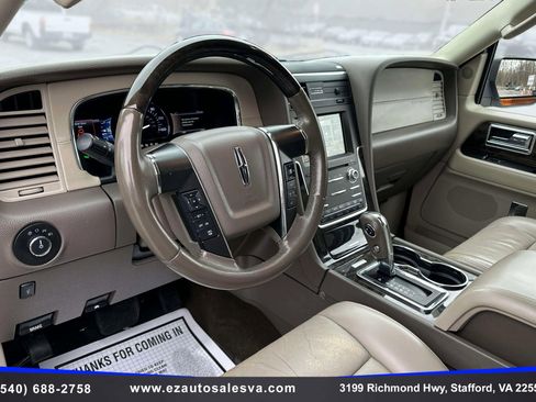 Used 2017 Lincoln Navigator Select image 14