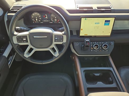 Used 2023 Land Rover Defender 130 SE image 14