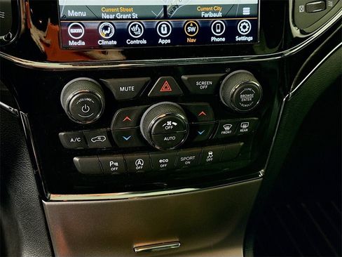 Used 2022 Jeep Grand Cherokee Limited image 10