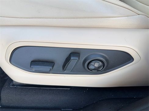 Used 2023 Jeep Grand Cherokee 4WD 4xe image 11