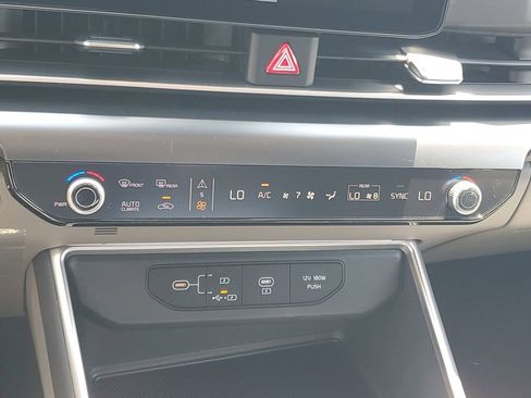 New 2026 Kia Carnival LX FWD image 17