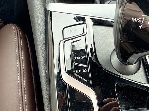 Used 2022 BMW 540i w/ Premium Package image 30