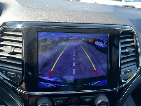 Used 2019 Jeep Grand Cherokee Limited w/ Luxury Group II image 13