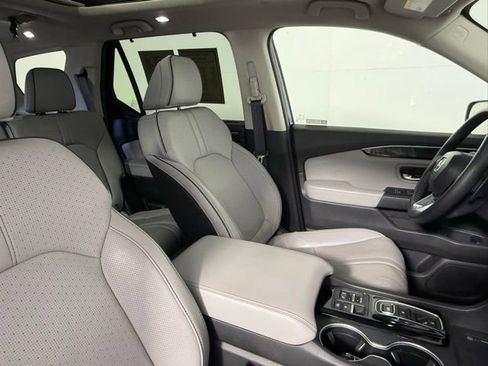 Used 2024 Honda Pilot Elite image 48