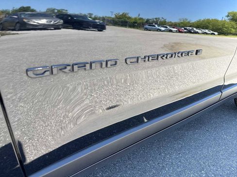 Used 2023 Jeep Grand Cherokee Altitude AWD/4WD image 11