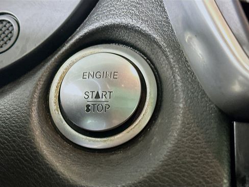 Used 2019 INFINITI QX30 image 17