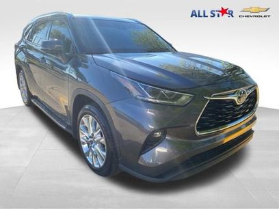 Used 2023 Toyota Highlander Limited