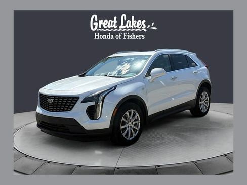 Used 2019 Cadillac XT4 Luxury w/ Cold Weather Package FWD image 1
