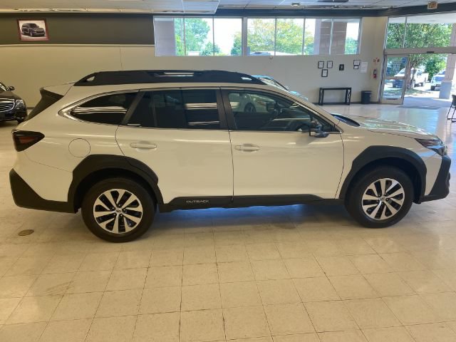 Used 2023 Subaru Outback Premium AWD/4WD image 4