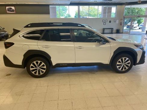 Used 2023 Subaru Outback Premium AWD/4WD image 4