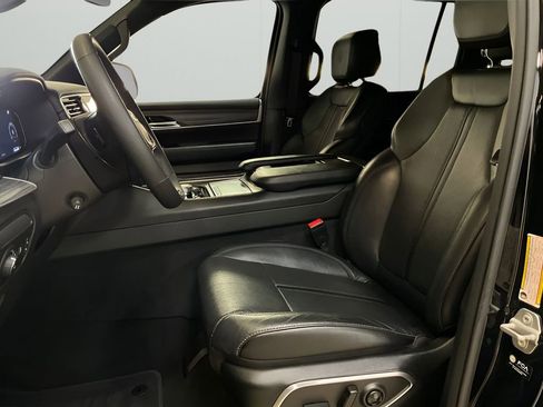 Used 2024 Jeep Wagoneer L Series III w/ Flexible Seating Group image 10