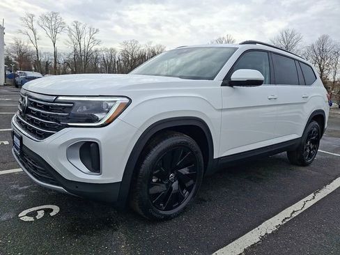 New 2026 Volkswagen Atlas SE image 2