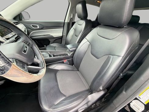Used 2022 Jeep Compass Latitude FWD image 16
