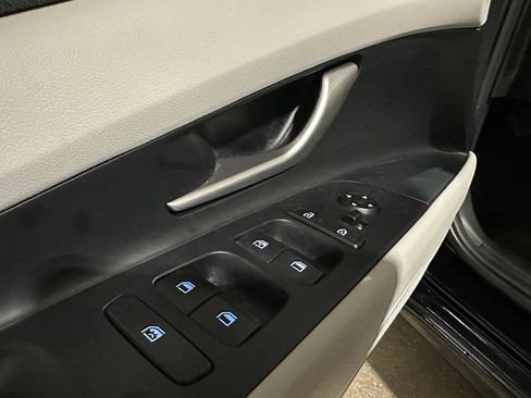 Used 2025 Hyundai Elantra Limited FWD image 14