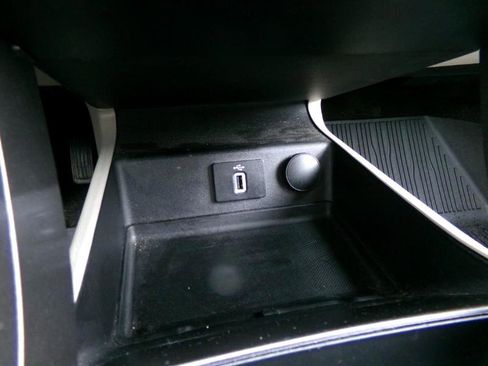 Used 2018 Ford Fusion Energi SE image 20