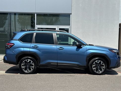 Used 2025 Subaru Forester Premium AWD/4WD image 3