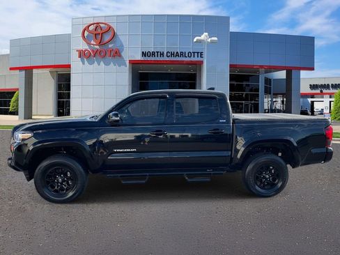 Used 2022 Toyota Tacoma SR5 w/ Technology Package image 7