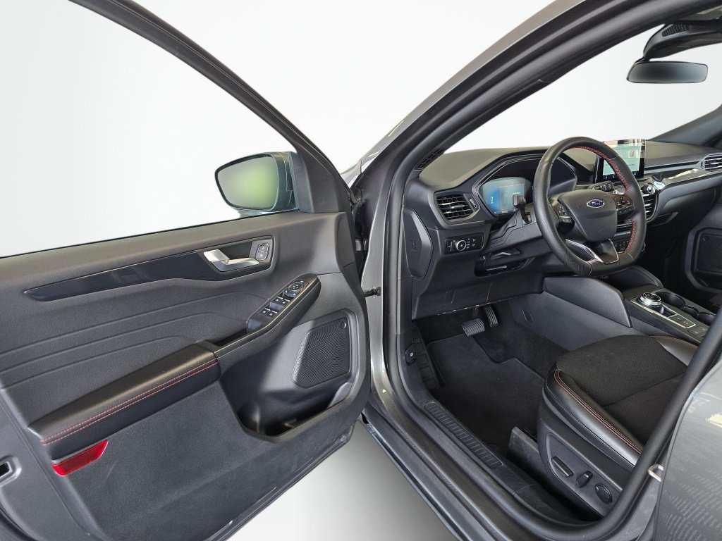 Used 2025 Ford Escape ST-Line Select AWD/4WD image 31