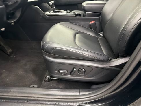 Used 2025 Kia Sportage EX image 10