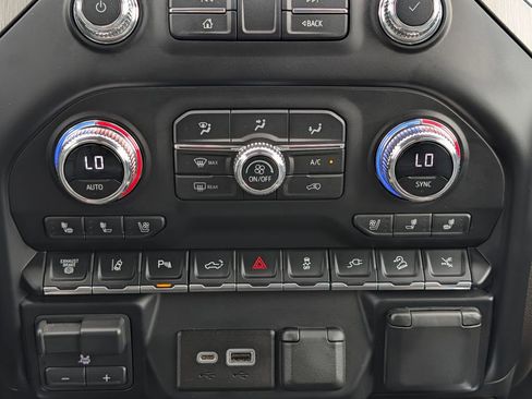 Used 2023 GMC Sierra 2500 Denali w/ Technology Package AWD/4WD image 16