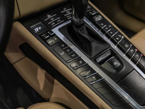 Used 2018 Porsche Macan AWD/4WD image 23