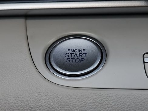 Used 2024 Hyundai Elantra Limited image 27