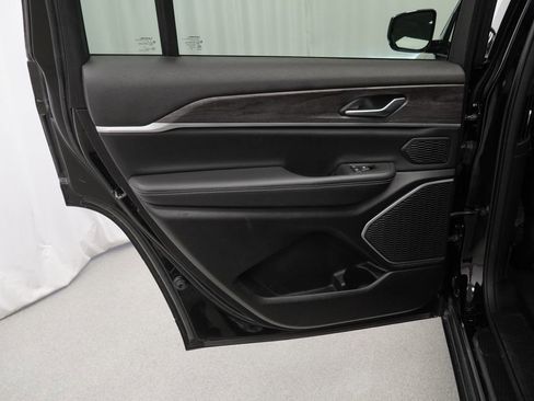 Used 2022 Jeep Grand Cherokee L Limited image 46