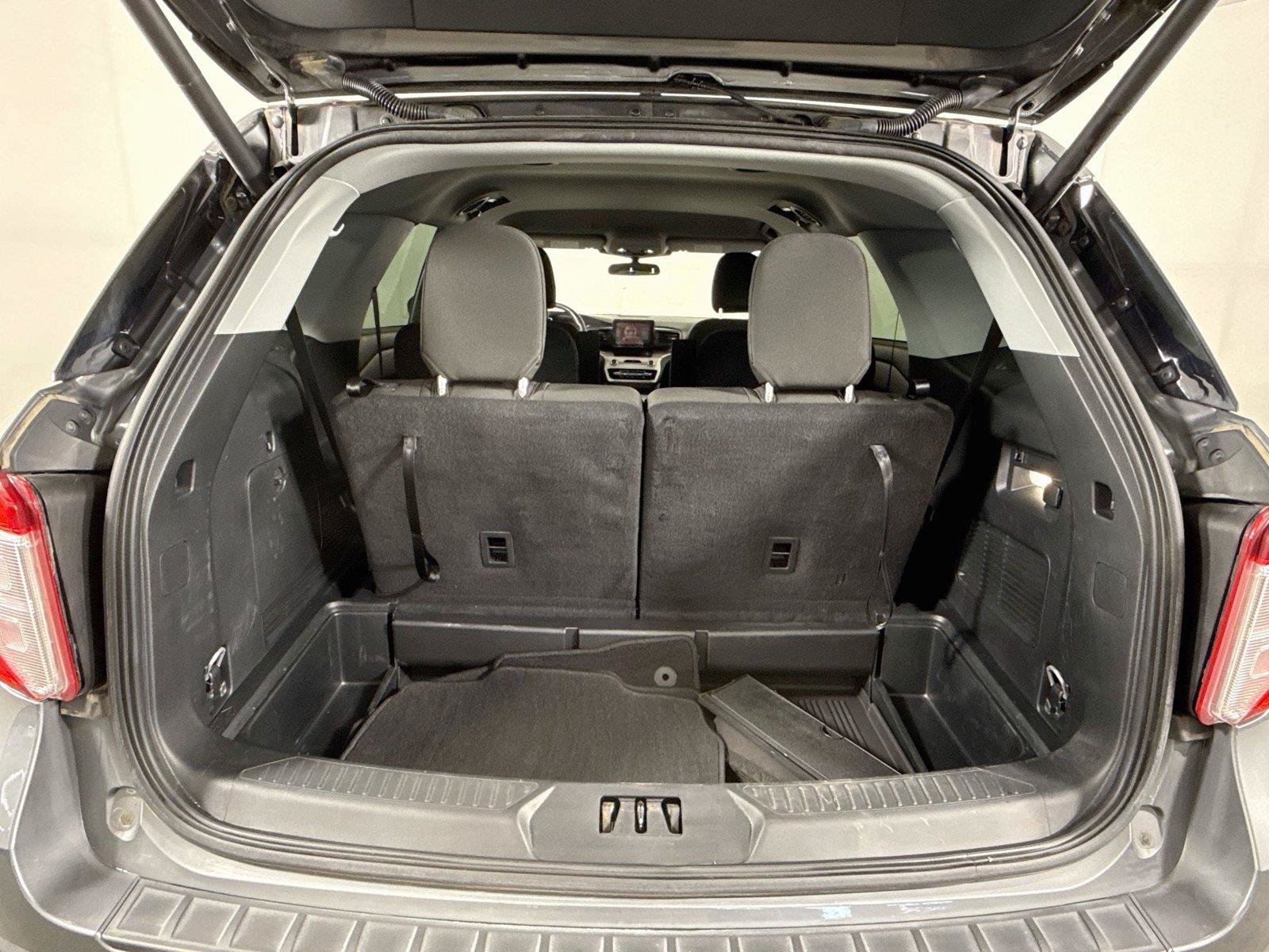Used 2024 Ford Explorer XLT AWD/4WD image 17