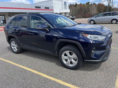 Used 2021 Toyota RAV4 XLE AWD/4WD image 6