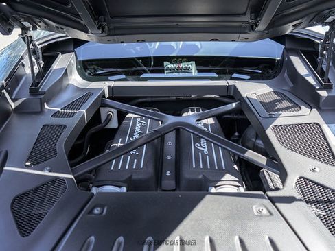 Used 2017 Lamborghini Huracan LP 580-2 RWD image 17