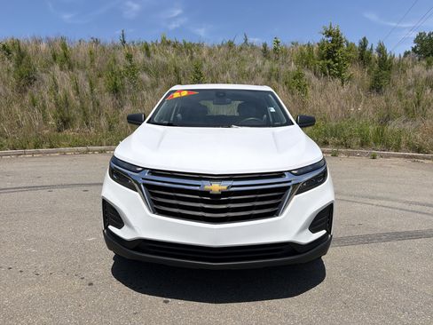 Used 2023 Chevrolet Equinox LS FWD image 2